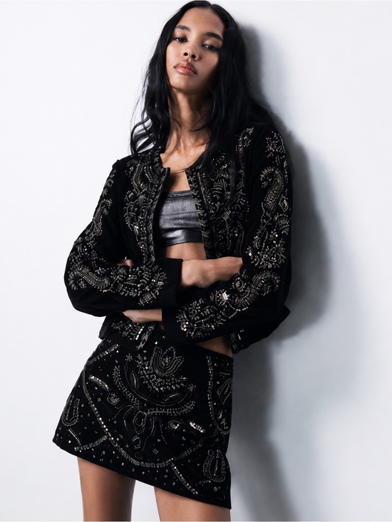 Zara Dresses & Skirts - NEW ZARA EMBROIDERED LUXURY VELVET SKIRT SIZE S
🚨 NO DISCOUNT ON THIS SKIRT